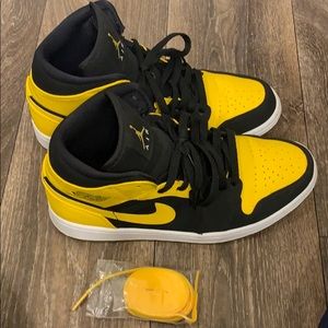 Air Jordan 1 retro (new love) size 8